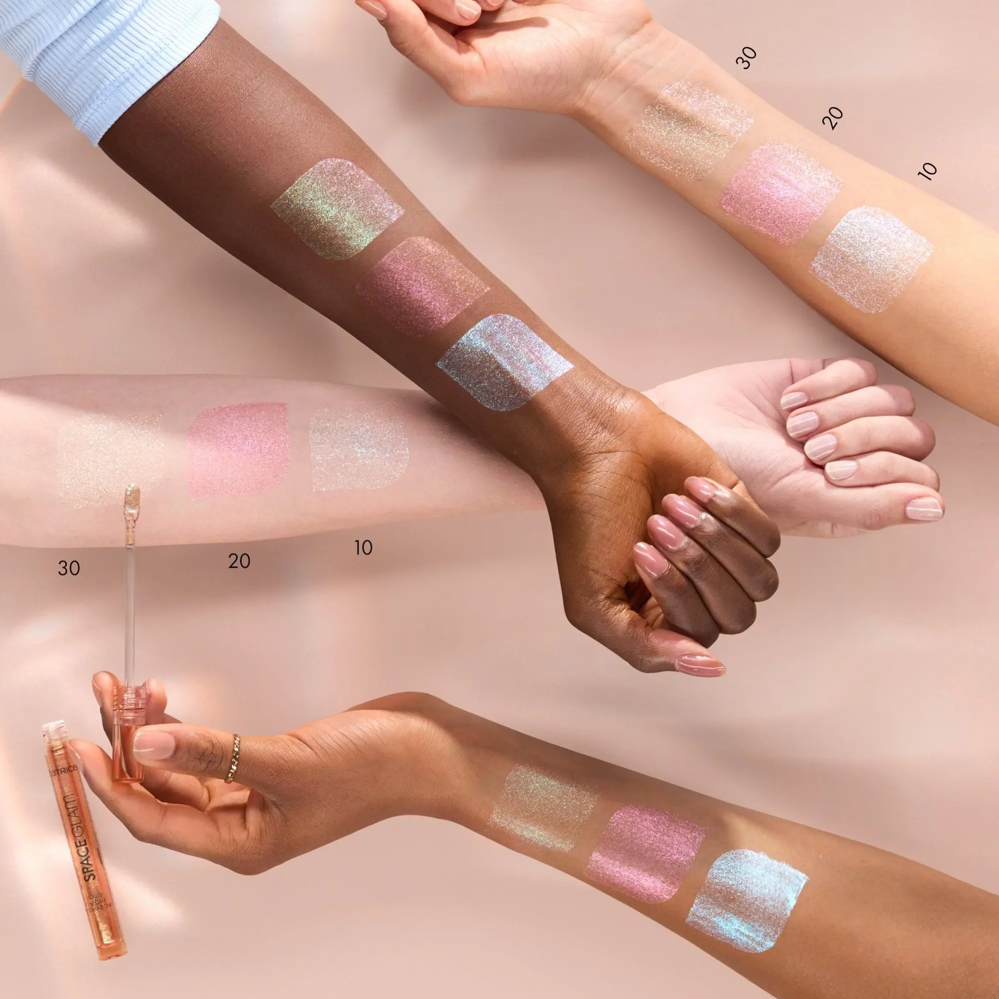 Space Glam Liquid Chrome Eyeshadow 010 Milky Way - Image 5