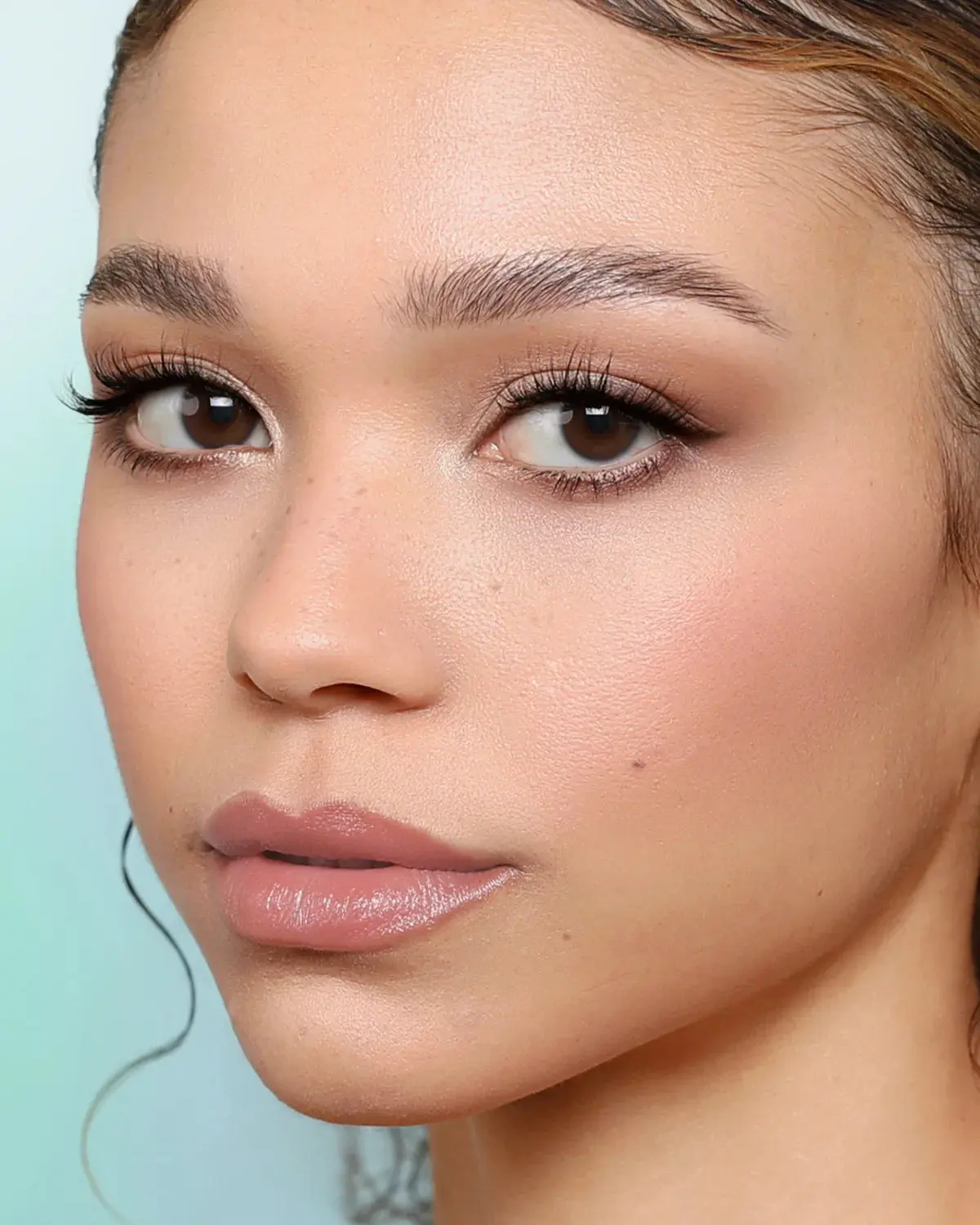 Angel Satin Lipstick 001 Blush Cloud - Image 3