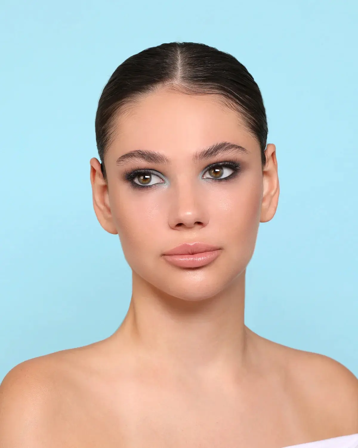 Chic Satin Lipstick 001 Chic Nude - Image 3