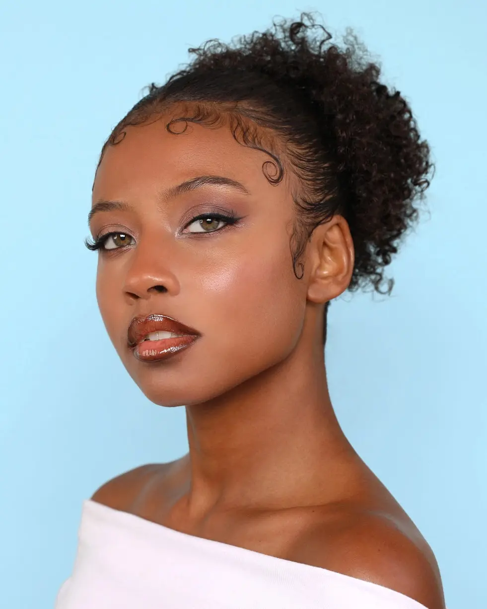 Lip Chic Shimmer Gloss 005 Sassy - Image 3