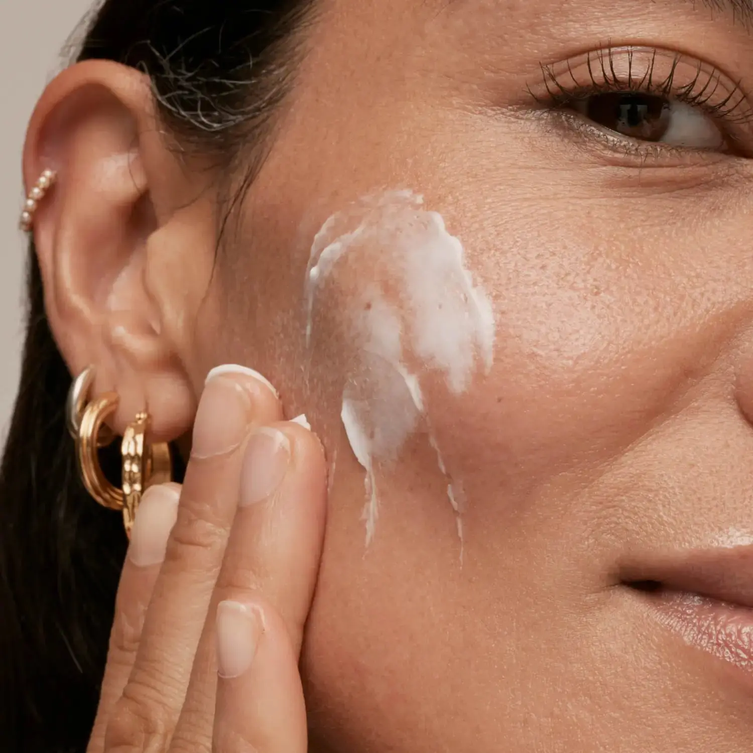 Bio-Active Ceramide Repairing and Plumping Moisturizer - Image 3
